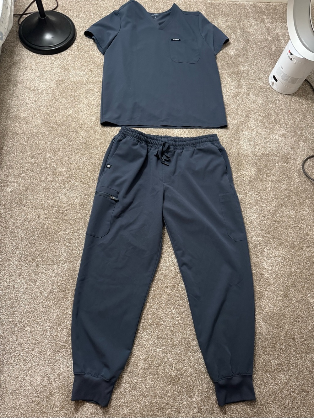 Jaanuu men’s Scrub Top and Jogger Pants Set- carbon gray